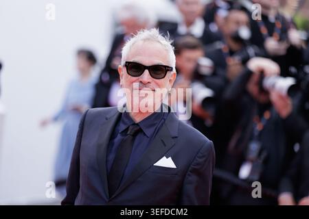 Cannes, Frankreich. Mai 2026. Der mexikanische Regisseur Alfonso Cuarón besucht den roten Teppich des „Vaterlandes“ beim 79. Filmfestival in Cannes. Quelle: SOPA Images Limited/Alamy Live News Stockfoto