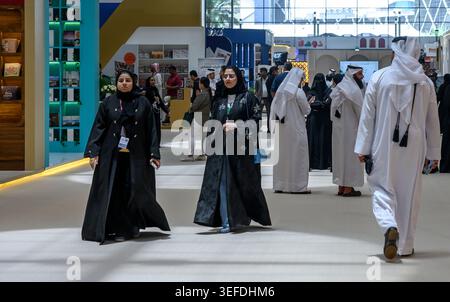 Doha, Katar. Mai 2026. Besucher besuchen die 35. Ausgabe der Doha International Book Fair im Doha Exhibition and Convention Center. Die internationale Buchmesse von Doha findet vom 14. Bis 23. Mai statt. Quelle: SOPA Images Limited/Alamy Live News Stockfoto