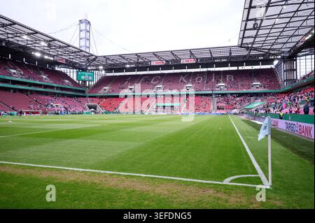 KÖLN, DEUTSCHLAND - 14. MAI 2026: Gattungsansicht des Stadions - das DFB-Pokal Frauen-Cup-Spiel VfL Wolfsburg gegen FC Bayern München bei Rhein EN Stockfoto