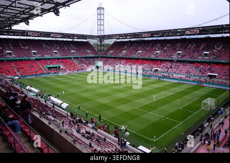 KÖLN, DEUTSCHLAND - 14. MAI 2026: Gattungsansicht des Stadions - das DFB-Pokal Frauen-Cup-Spiel VfL Wolfsburg gegen FC Bayern München bei Rhein EN Stockfoto