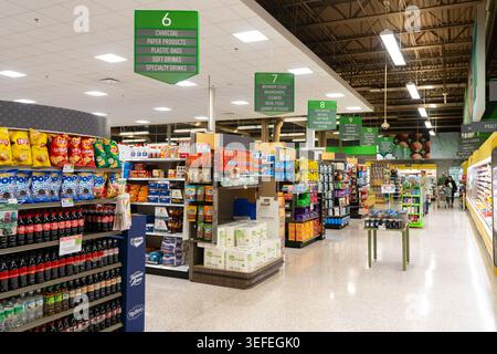 Publix Supermarkt Interior Mit Modernen Einkaufsgängen Und Retail Store Signage Experience Stockfoto