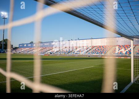 Stadion von Rakow während PKO BP Ekstraklasa - Spieltag 31 Saison 25/26 Spiel zwischen den Teams von Rakow Czestochowa und Jagiellonia Bialystok (Kazimier) Stockfoto