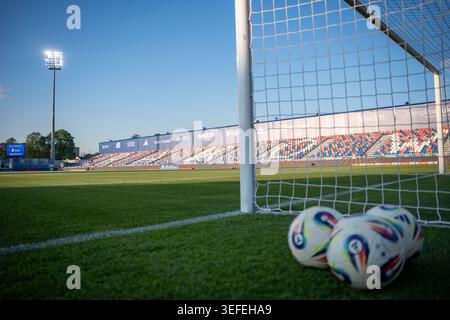 Stadion von Rakow während PKO BP Ekstraklasa - Spieltag 31 Saison 25/26 Spiel zwischen den Teams von Rakow Czestochowa und Jagiellonia Bialystok (Kazimier) Stockfoto