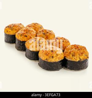 Köstliches gebackenes Gunkan Maki Sushi-Set Stockfoto