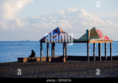 Goldene Stunde im Casa Anacaona Kunstwerk von Sol Calero, am frühen Morgen in Folkestone, Kent, England, Großbritannien Stockfoto
