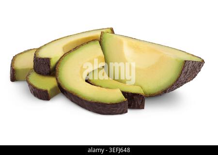 Avocadostücke isoliert auf weißem Hintergrund aus nächster Nähe Stockfoto