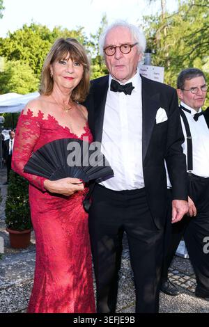 ABB HALMER- Gueünther Maria Halmer der Schauspieler ist im Alter von 83 Jahren gestorben ARCHIVBILD Günther Maria Halmer und Frau Claudia bei der Eröffnung der Bayreuther Festspiele im Festspielhaus Bayreuth, Deutschland, 25. Juli 2019. Bayern Deutschland/Deutschland *** ABB HALMER Gueünther Maria Halmer der Schauspieler ist im Alter von 83 Jahren bei der Eröffnung der Bayreuther Festspiele im Festspielhaus in Bayreuth gestorben, 25. Juli 2019 Bayern Deutschland Deutschland Stockfoto