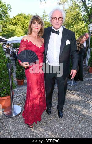 ABB HALMER- Gueünther Maria Halmer der Schauspieler ist im Alter von 83 Jahren gestorben ARCHIVBILD Günther Maria Halmer und Frau Claudia bei der Eröffnung der Bayreuther Festspiele im Festspielhaus Bayreuth, Deutschland, 25. Juli 2019. Bayern Deutschland/Deutschland *** ABB HALMER Gueünther Maria Halmer der Schauspieler ist im Alter von 83 Jahren bei der Eröffnung der Bayreuther Festspiele im Festspielhaus in Bayreuth gestorben, 25. Juli 2019 Bayern Deutschland Deutschland Stockfoto
