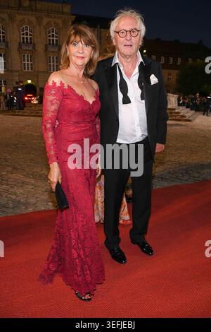 ABB HALMER- Gueünther Maria Halmer der Schauspieler ist im Alter von 83 Jahren gestorben ARCHIVBILD Günther Maria Halmer und Frau Claudia bei der Eröffnung der Bayreuther Festspiele im Festspielhaus Bayreuth, Deutschland, 25. Juli 2019. Bayern Deutschland/Deutschland *** ABB HALMER Gueünther Maria Halmer der Schauspieler ist im Alter von 83 Jahren bei der Eröffnung der Bayreuther Festspiele im Festspielhaus in Bayreuth gestorben, 25. Juli 2019 Bayern Deutschland Deutschland Stockfoto