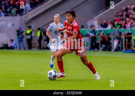 Köln, Deutschland 14. Mai 2025: DFB Cup Frauen - 2025/2026 - Finale - Wolfsburg gegen FC Bayern München im Bild: Momoko Tanikawa (FCB) /// DFB-Vorschriften verbieten jede Verwendung von Fotografien als Bildsequenzen und/oder Quasi-Video /// Stockfoto