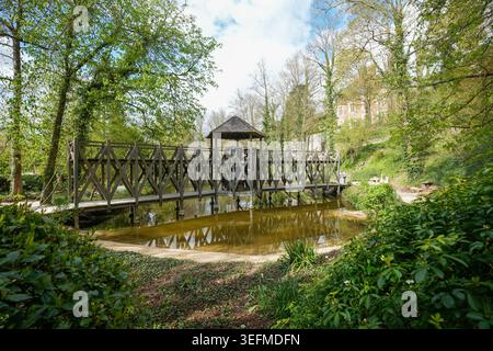 Nachbildung einer Doppelstockbrücke nach dem Entwurf von Leonardo da Vinci. Château du Clos Lucé in Amboise, Frankreich Stockfoto