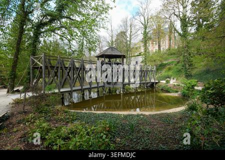 Nachbildung einer Doppelstockbrücke nach dem Entwurf von Leonardo da Vinci. Château du Clos Lucé in Amboise, Frankreich Stockfoto
