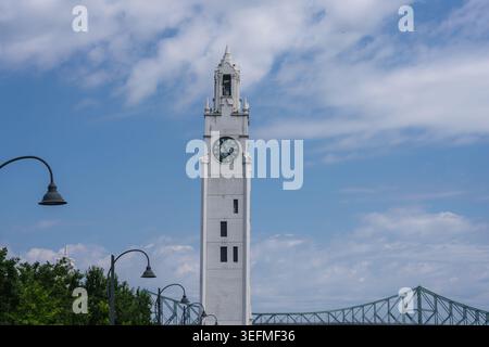 Uhrenturm im alten Hafen von Montreal (Vieux-Port) - Quebec, Kanada Stockfoto