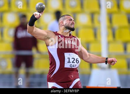 Doha, Katar. Mai 2026. Hamza Souissi aus Katar wurde während des MenÕs Shot-Finales bei den Leichtathletikveranstaltungen des 4. Golfkooperationsrates (GCC) im Suheim bin Hamad Stadium gesehen. (Foto: Noushad Variyattiyakkal/SOPA Images/SIPA USA) Credit: SIPA USA/Alamy Live News Stockfoto