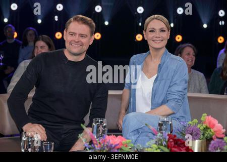 ABB/TALKSHOW- Max Giermann, Martina Hill Schauspieler Comedians zu Gast in der NDR Talkshow , aus dem NDR 3 Studio am Freitag 15.05.2026 in Hamburg Deutschland *** ABB TALKSHOW Max Giermann, Martina Hill Schauspieler Comedians als Gäste in der NDR Talkshow , aus dem NDR 3 Studio am Freitag 15 05 2026 in Hamburg Deutschland Stockfoto