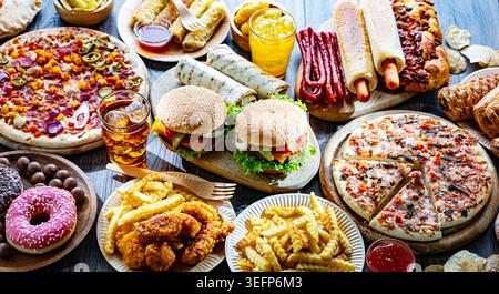 Lebensmittel, die das Krebsrisiko erhöhen. Junk Food. Stockfoto