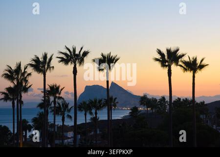 Der Blick von La Alcaidesa in Südspanien nach Gibraltar und Marokko Stockfoto