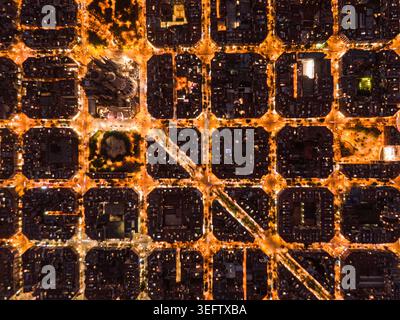 Barcelona sagrada familia und eixample Raster bei Nacht Stockfoto