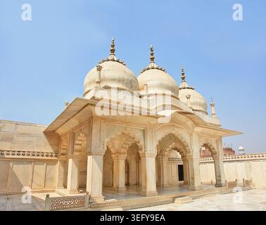 Die Moti Masjid, eine private Mogul-Teilmoschee, die im Agra-Fort liegt, einem UNESCO-Weltkulturerbe in Agra im Bundesstaat Uttar Pradesh, I Stockfoto