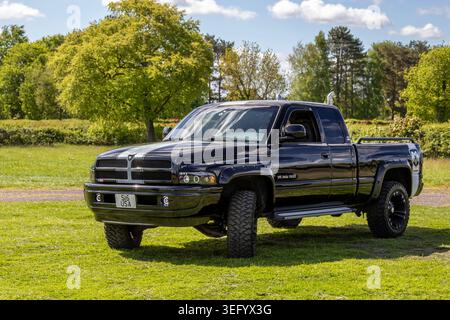 1999 90er Jahre Black Dodge (USA) LCV Benzinmotor 5900 ccm, 5,9 l Magnum V8 RAM 1500, amerikanischer Aufnehmer in voller Größe Stockfoto