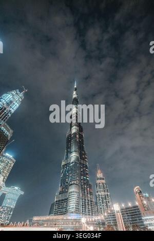 Burj khalifa Turm beleuchtet dubai bei Nacht Stockfoto