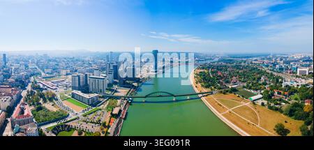 Panoramablick auf die Belgrader Küste und den Fluss Save in Belgrad, Serbien Stockfoto