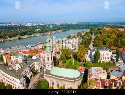 Panoramablick auf die Kathedrale des Heiligen Erzengels Michael oder Saborna crkva in Belgrad, Serbien Stockfoto