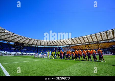 Rom, Italien. Mai 2026. Mannschaftsaufstellungen während des Fußballspiels der Serie A 2025/2026 zwischen AS Roma und SS Lazio im Stadio Olimpico in Rom (Italien) am 17. Mai 2026. Quelle: Insidefoto/Alamy Live News Stockfoto