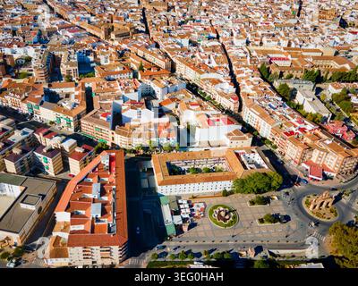 Plaza de Castilla und Puerta de Estepa Tor mit unvergleichlichem Panoramablick auf Antequera. Antequera ist eine Stadt in der Provinz Malaga, der Gemeinde von Stockfoto