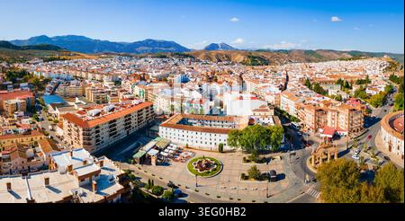 Plaza de Castilla und Puerta de Estepa Tor mit unvergleichlichem Panoramablick auf Antequera. Antequera ist eine Stadt in der Provinz Malaga, der Gemeinde von Stockfoto