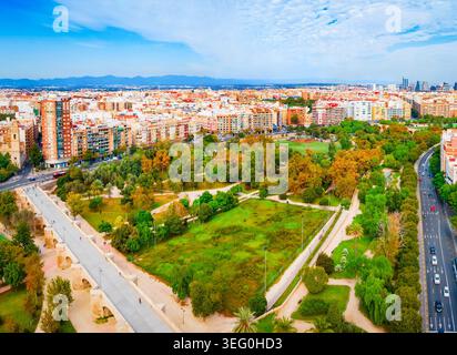 Panoramablick über Valencia vom Serrans Gate oder den Serranos Towers aus der Vogelperspektive. Valencia ist die dritthäufigste Gemeinde Spaniens. Stockfoto