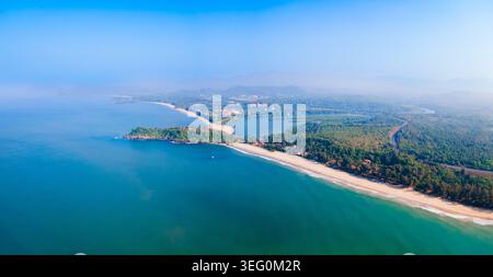 Galgibaga und Talpona Strand aus der Vogelperspektive bei Sonnenuntergang. Galgibaga oder Galgibagh Beach ist ein öffentlicher Strand in der Nähe des Palolem Strandes in South Go Stockfoto