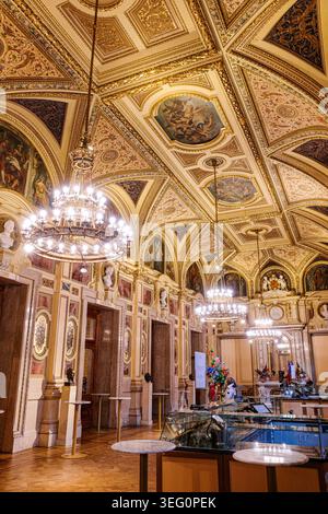 Wien, Österreich - 18. Januar 2026: Büste von Mozart, Schwind Foyer, Wiener Staatsoper, Wien, Österreich Stockfoto
