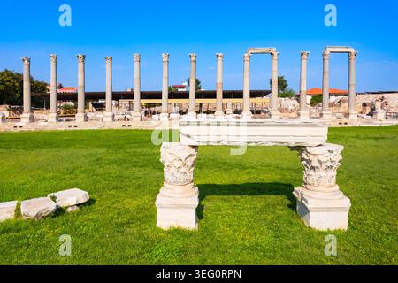 Die Agora von Smyrna in Izmir. Die Agora von Smyrna ist eine antike römische Agora in Izmir, Anatolien in der Türkei. Stockfoto