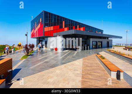Oludeniz, Türkei - 12. Juli 2022: Kabelstation am Berg Babadag im Bezirk Fethiye der Provinz Mugla, Türkei. Stockfoto