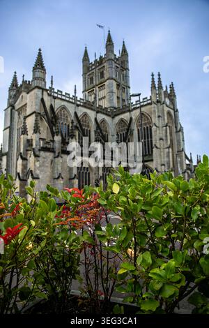 Blick auf Bath Abbey in Bath. Die aktive Pfarrkirche Church of England und das ehemalige Benediktinerkloster sind ein prominentes Beispiel der Perpendicular Gothic Stockfoto