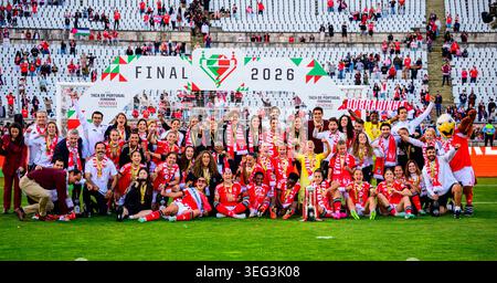 Lissabon, Lissabon, Portugal. Mai 2026. SL Benfica Spieler feiern nach dem Sieg im portugiesischen Womens Cup Finale gegen den FC Porto im Nationalstadion in Lissabon, Portugal, am 17. Mai 2026. (Kreditbild: © Nuno Reisinho/ZUMA Press Wire) NUR REDAKTIONELLE VERWENDUNG! Nicht für kommerzielle ZWECKE! Stockfoto