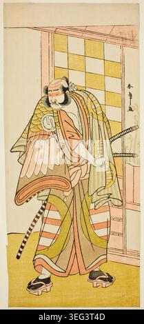 Der Schauspieler Sawamura Sojuro III. Als Kobayashi no Asahina Saburo von Katsukawa Shunsho, um 1781, zeigt einen Kabuki-Darsteller in aufwendiger Kostümierung mit Rüstung, fließenden Gewändern und Doppelschwertern neben einem Gitterfenster Stockfoto