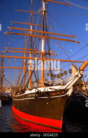 San Diego, CA, USA 25. Februar 2008 die Star of India ist ein dreimastiges Eisenhüllen-Frachtschiff, das als maritimes Museum mit anderen Booten in San dient Stockfoto
