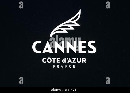 Cannes, Frankreich - 16. Mai 2026: Nahaufnahme des offiziellen Cote d Azur France-Logos während der 79. Filmfestspiele in Cannes, Stockfoto