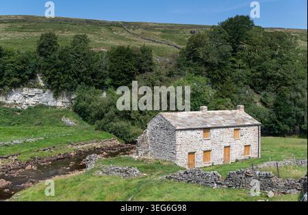 Alte Bergarbeiterhütten in Swaledale wurden im Rahmen eines Regierungsprogramms renoviert. Yorkshire Dales National Park, Großbritannien. Stockfoto