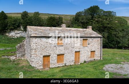 Alte Bergarbeiterhütten in Swaledale wurden im Rahmen eines Regierungsprogramms renoviert. Yorkshire Dales National Park, Großbritannien. Stockfoto