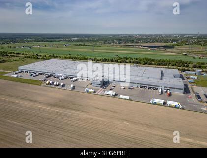 Turzyn, Polen - 11. Mai 2026: Luftaufnahme des Verteilungszentrums Lidl im Dorf Turzyn bei Wyszkow Stockfoto