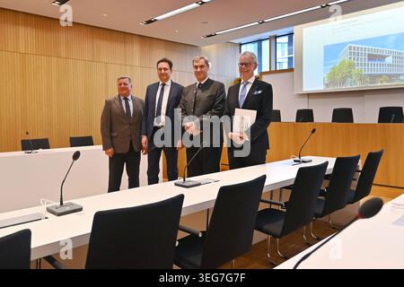 v.re:Dr. Hans-Joachim Hessler, Markus SOEDER (Bayerischer Ministerpräsident und CSU-Vorsitzender), Georg EISENREICH (bayerischer Justizminister), Christian BERNREITER (Bayerischer Staatsminister für Wohnungsbau, Bau und Verkehr). Präsident der höheren Regi Stockfoto