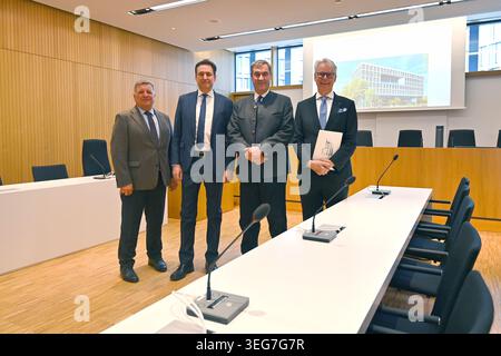 v.re:Dr. Hans-Joachim Hessler, Markus SOEDER (Bayerischer Ministerpräsident und CSU-Vorsitzender), Georg EISENREICH (bayerischer Justizminister), Christian BERNREITER (Bayerischer Staatsminister für Wohnungsbau, Bau und Verkehr). Präsident der höheren Regi Stockfoto