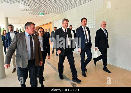v.re:Dr. Hans-Joachim Hessler, Georg EISENREICH (Justizminister Bayern), Markus SOEDER (Ministerpräsident Bayern und CSU-Vorsitzender), Christian BERNREITER (Bayerischer Staatsminister für Wohnungsbau, Bau und Verkehr). Präsident des Obersten Regionalbezirks C Stockfoto