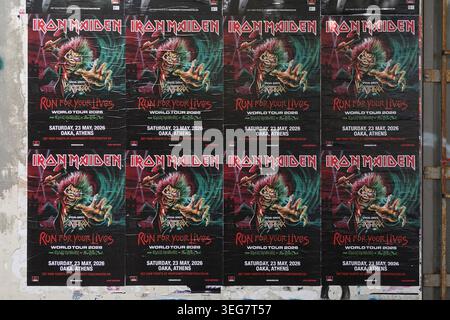 Athen, Griechenland - 9. März 2026: Iron Maiden and Anthrax Run for Your Lives World Tour Live-Musik Heavy-Metal-Konzertposter an der Stadtmauer. Stockfoto