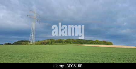 Dunkle Sturmwolken in den Lippenbergen Stockfoto