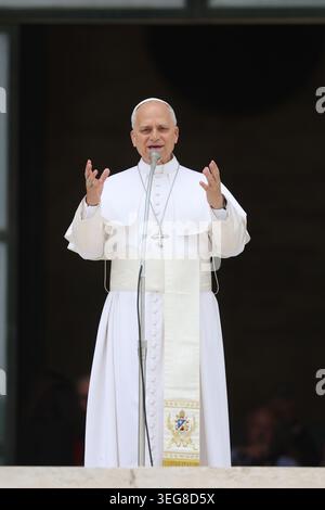 Rom – Italien, 14. Mai 2026: Der Papst hält eine Antikriegsrede an Studenten und fragt die Führer der Welt: „Wiederbewaffnung, die Spannungen und Unsicherheit erhöht Stockfoto