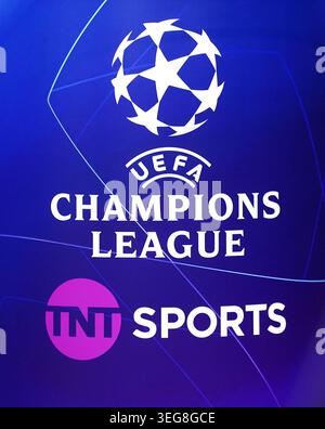 Dateifoto vom 09/2023 des Brandings UEFA Champions League und TNT Sports. Arsenals Champions-League-Endspiel mit Titelverteidiger Paris St. Germain wird im Vereinigten Königreich nicht frei ausgestrahlt. Ausgabedatum: Montag, 18. Mai 2026. Stockfoto